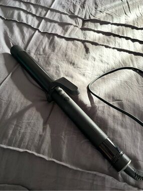 Hot Tools Black Curling Iron Hair Styler - Professional Portable Heat Tool 1 1/4